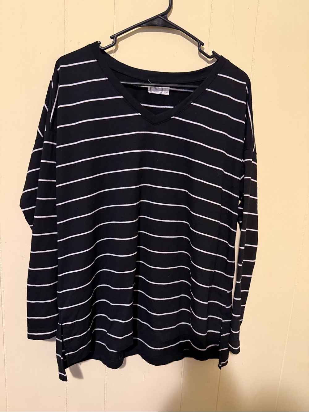 Maurices Black & White Striped V-Neck Long Sleeve Top